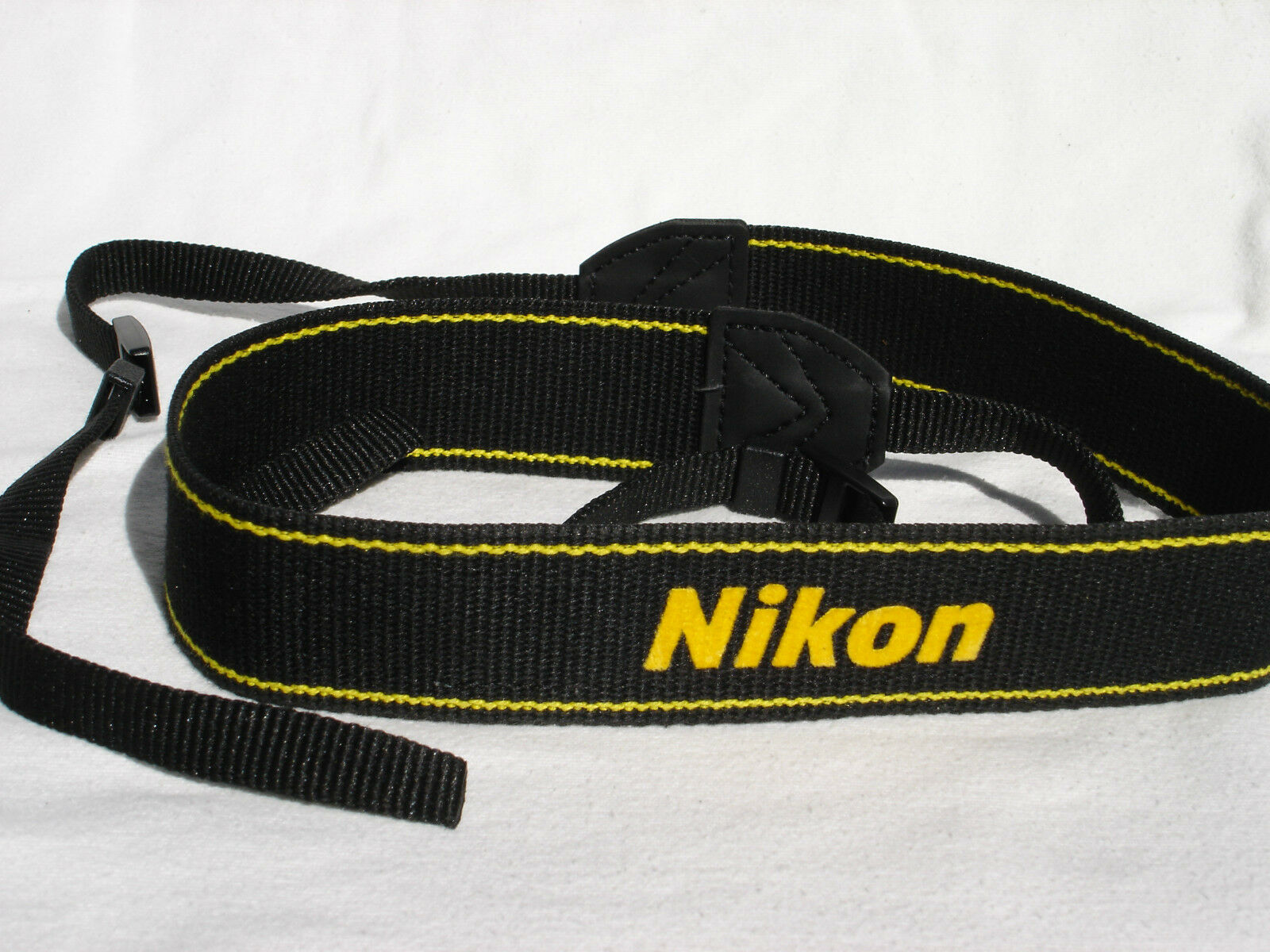 Genuine Nikon Camera Neck Strap  An-dc3  Black / Yellow (three Logo Model)